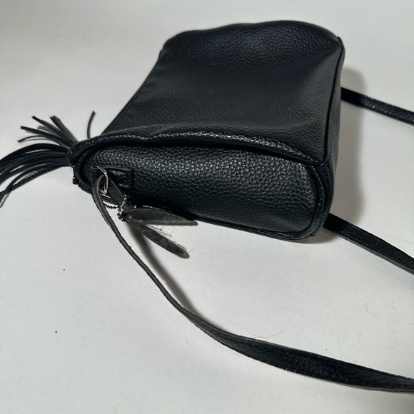 Sleek Black Crossbody Bag with Adjustable Strap and Tassel - Picture 4 of 5